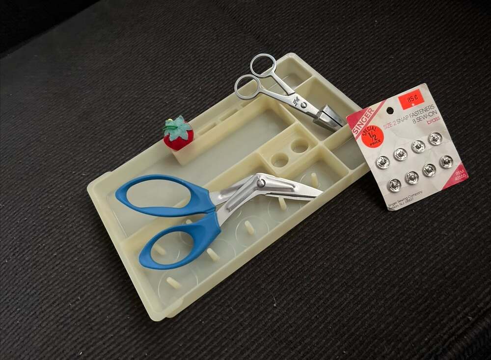 Sewing Accessories Lot Of 5 2 Vintage Scissors Tray Pin Cushion Buttons